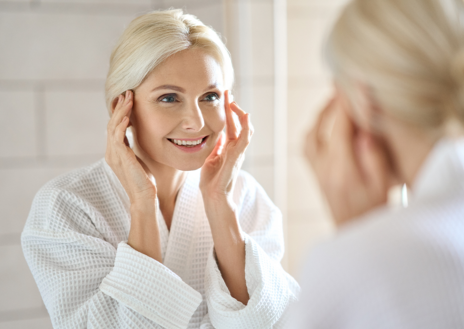 Red Light Therapy's potential to reduce the appearance of wrinkles and slow the visible signs of aging